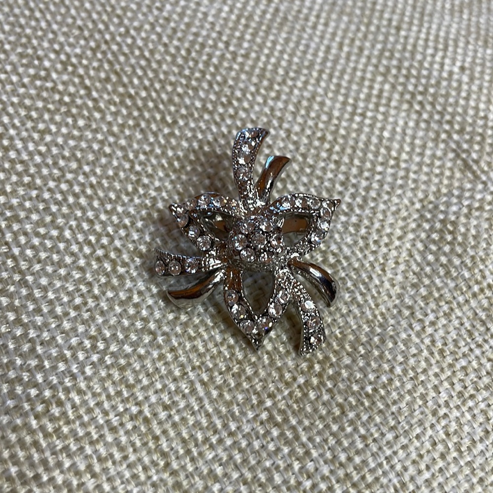 Beautiful Rhinestone pin